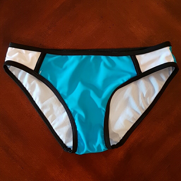 🌺Colorblock Bikini Set🌺 - Picture 3 of 4