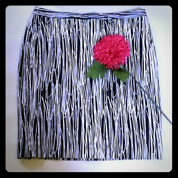 Worthington NWOT B&W scribble pencil skirt 12