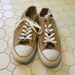 Beige Converse Allstars