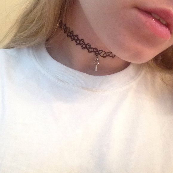 Chokers - Picture 2 of 3