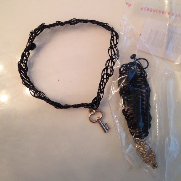 Chokers - Picture 3 of 3