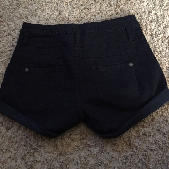 Shorts - Picture 2 of 4
