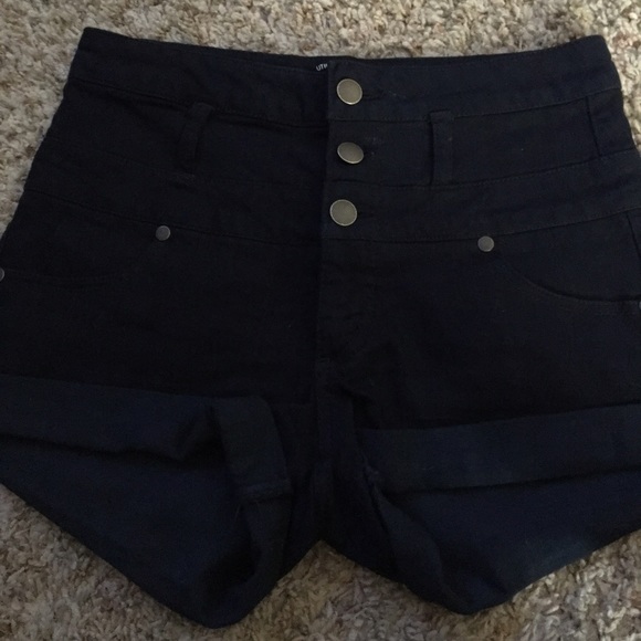 Shorts - Picture 3 of 4