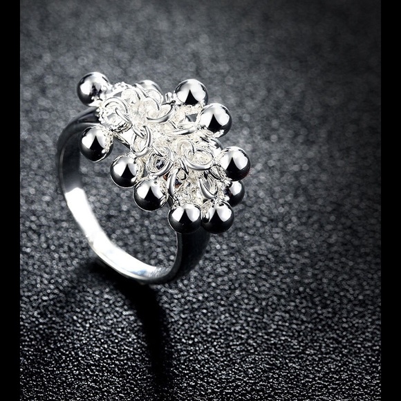 Jewelry - 925 stamped grape ring