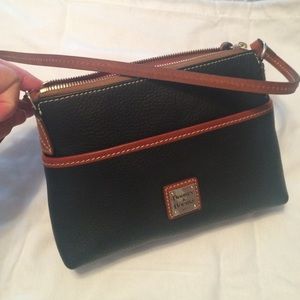 🎉 Dooney & Bourke crossbody 🎉