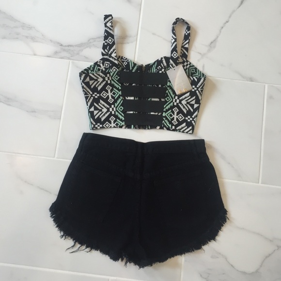 Urban Outfitters Crop Top - Picture 2 of 2