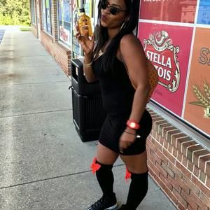 Meet your Posher, Raquel