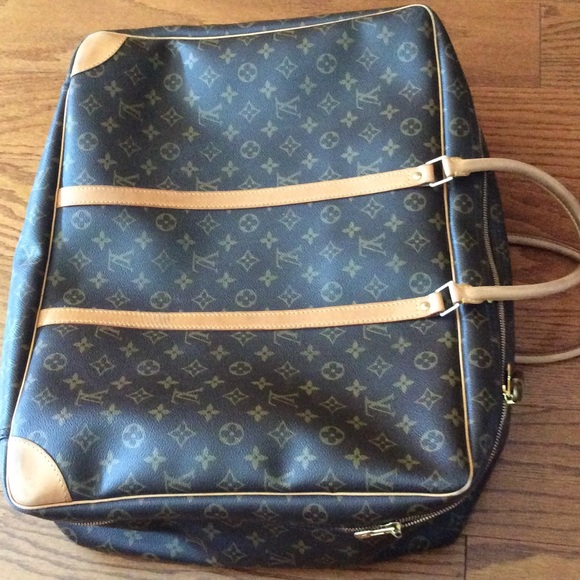 Vuitton luggage 20x15x5 used genuine Pu only