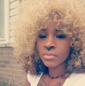 Meet your Posher, Sade