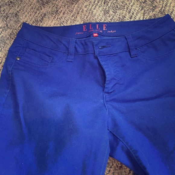 Elle blue jeans