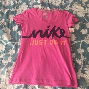Nwt Nike vneck tshirt