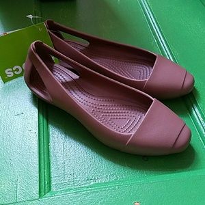 NWT Tan CROCS (Crocs Size 5)