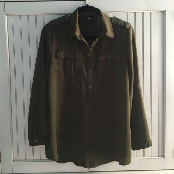 Green button down - Picture 1 of 2