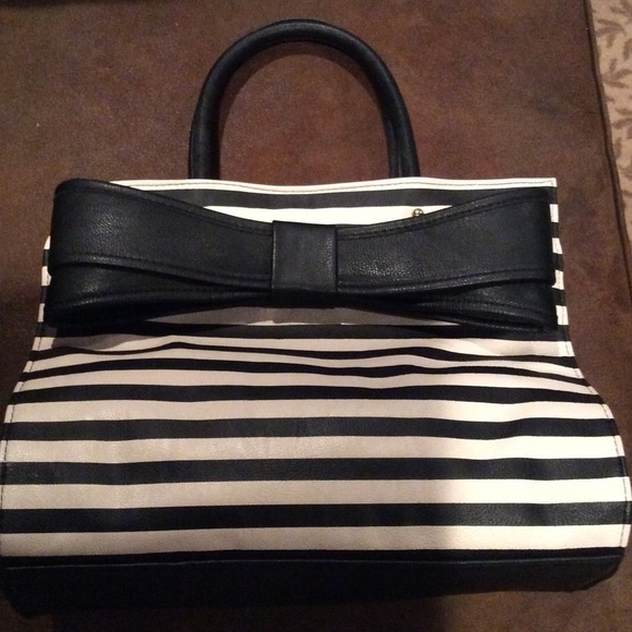 Adorable BIG Betsey Johnson Handbag black bow