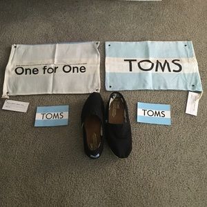 Black Tom's, Women's: Size 5