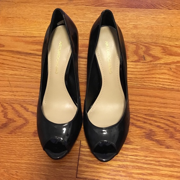 Arturo Chiang Shoes - Black patent leather peep toe pumps
