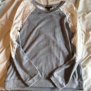 Crew neck sweater with lace