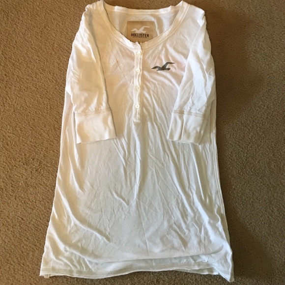 Hollister tee