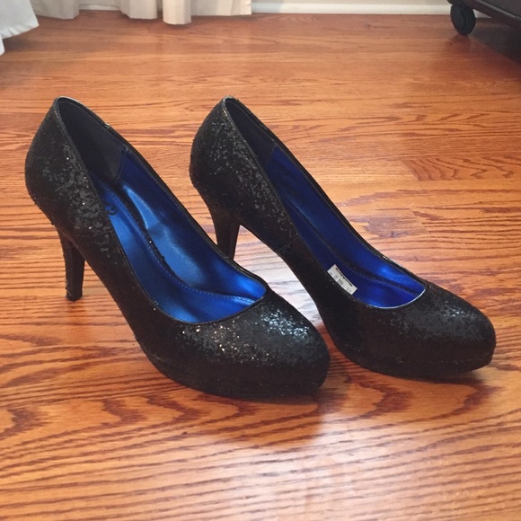 Daytrip from Buckle, black sparkly heels, 9 medium