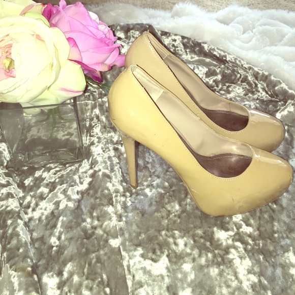 Steve Madden patent leather pumps