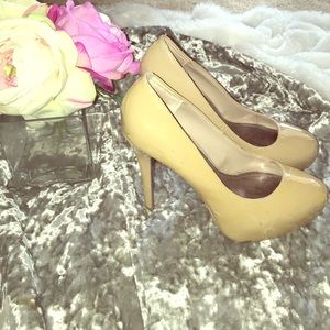 Steve Madden patent leather pumps