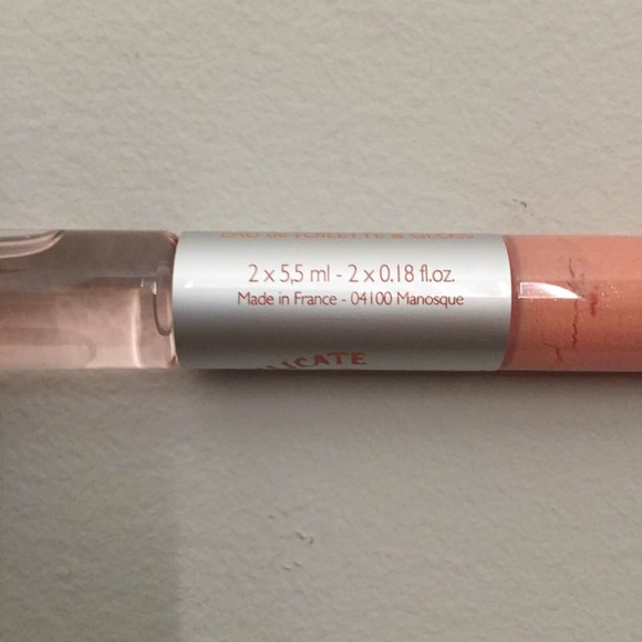 1/2 perfume 1/2 lipgloss - Picture 3 of 3