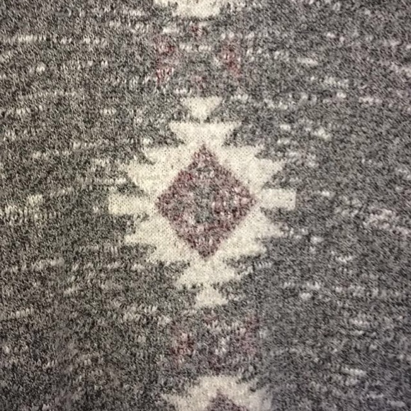 hollister sweater! - Picture 2 of 3