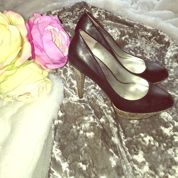 Black leather and with snakeskin platform pumps