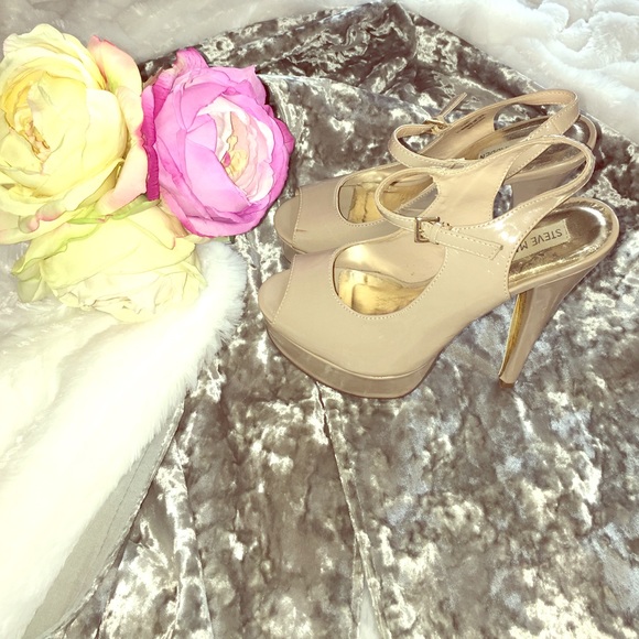 Steve Madden Patent leather pumps