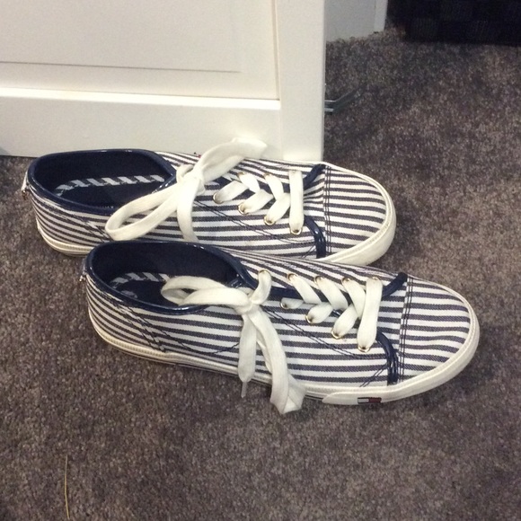 Pre-loved Tommy Hilfiger Sneakers