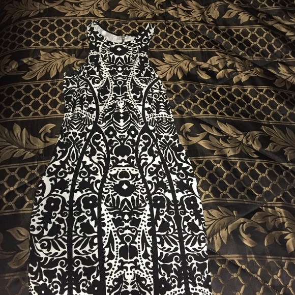 Black and white dress worn once , size small - Picture 2 of 3