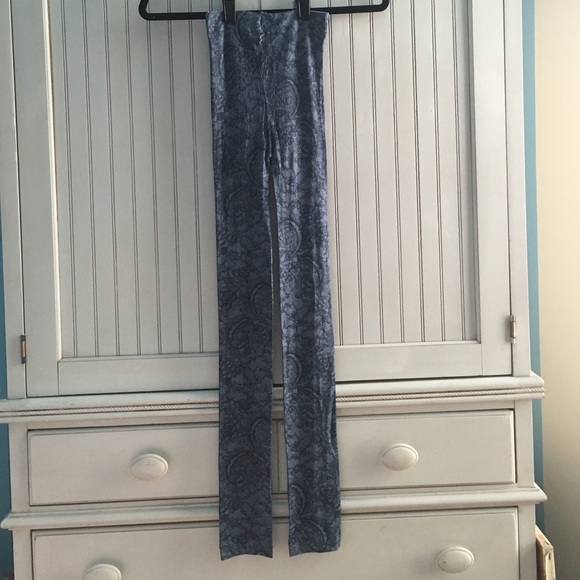 NWOT Lace print leggings