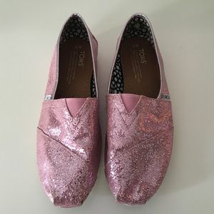 Women's pink sparkly toms size 9