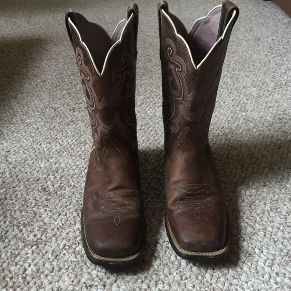 Size 8.5 square toe Arita cowgirl boots