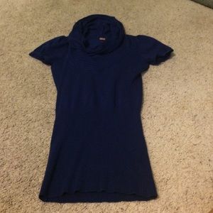 Turtle neck long short sleeve shirt