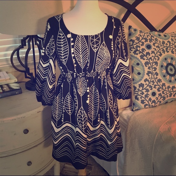 Francesca's black and cream long-sleeved dress