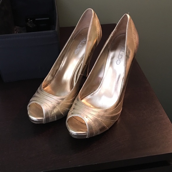 🌿pre-loved Aldo stunning gold heels 🌿