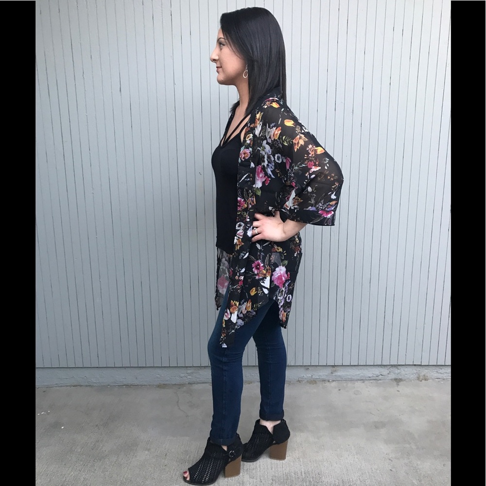 ✨LAST ONE!✨ Sheer Floral Kimono
