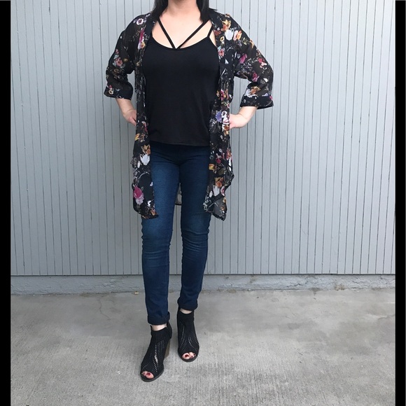 ✨LAST ONE!✨ Sheer Floral Kimono - Picture 5 of 8