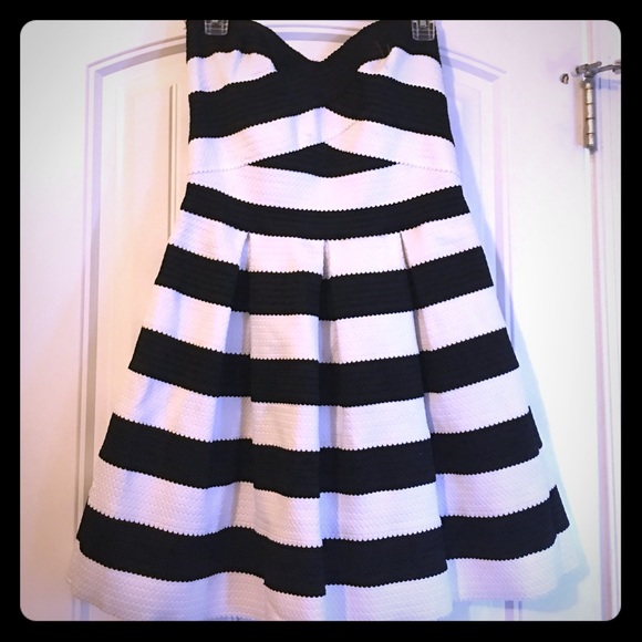 Black and White Express Dress