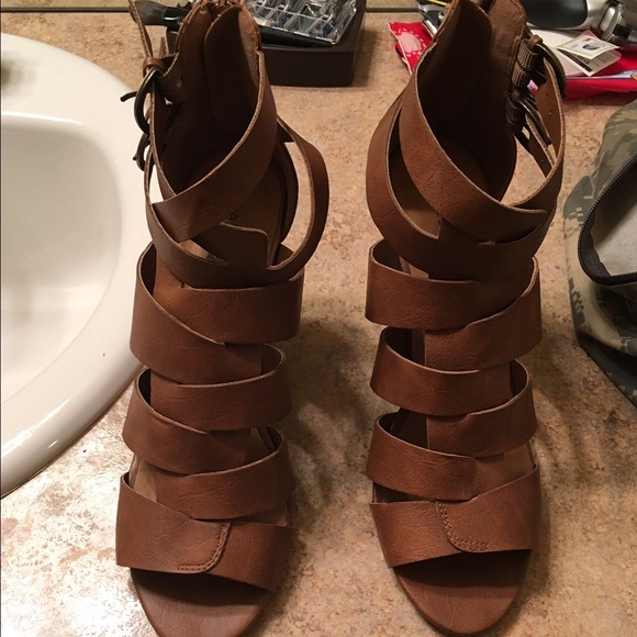 Brown rue 21 wedges