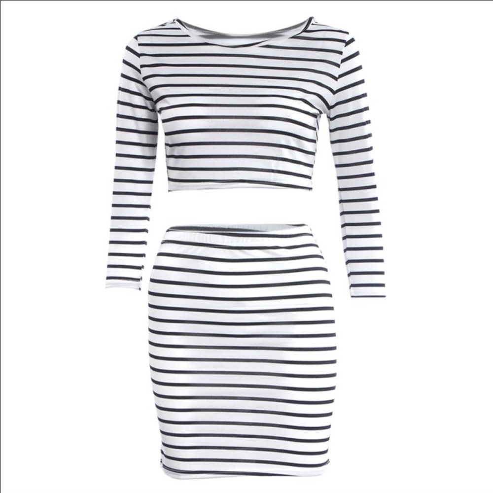 ✨Black/Ivory Pinstripe Crop Top & Mini Skirt Set❤️