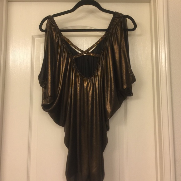 Guess open shoulder shirt with cris cross design - Picture 1 of 3