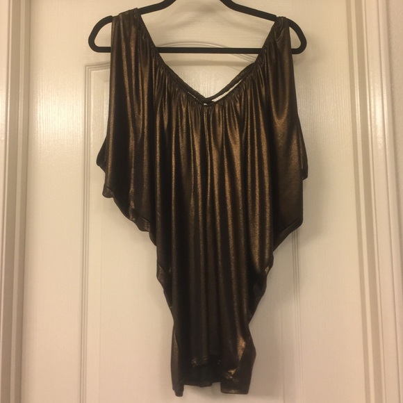 Guess open shoulder shirt with cris cross design - Picture 2 of 3