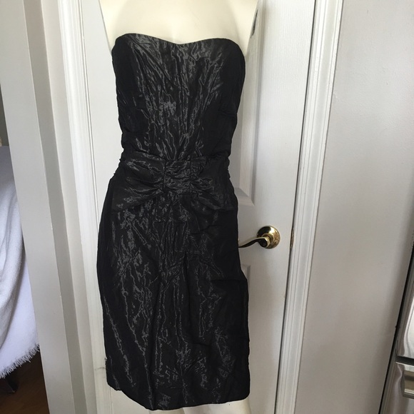 Dress: Nicole Miller Collection - Picture 3 of 4