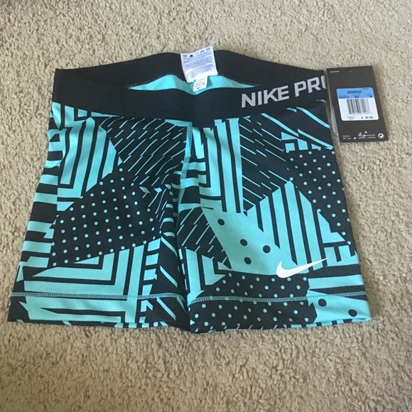 NWT Nike Pro shorts medium
