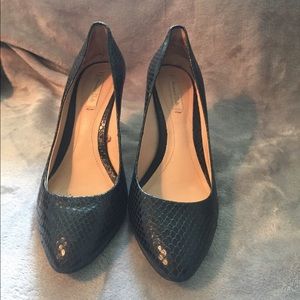 Massimo Dutti snake skin black real leather pumps