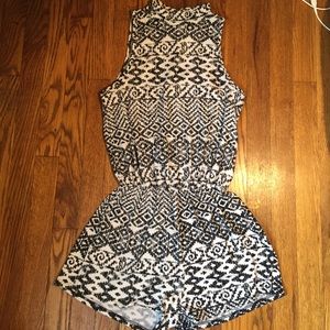 Black and White pattern romper!!