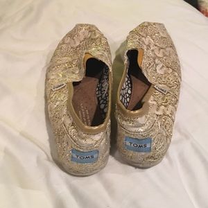 Gold sparkly toms