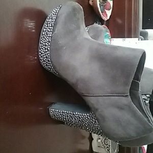 Gianni Bini brown booties